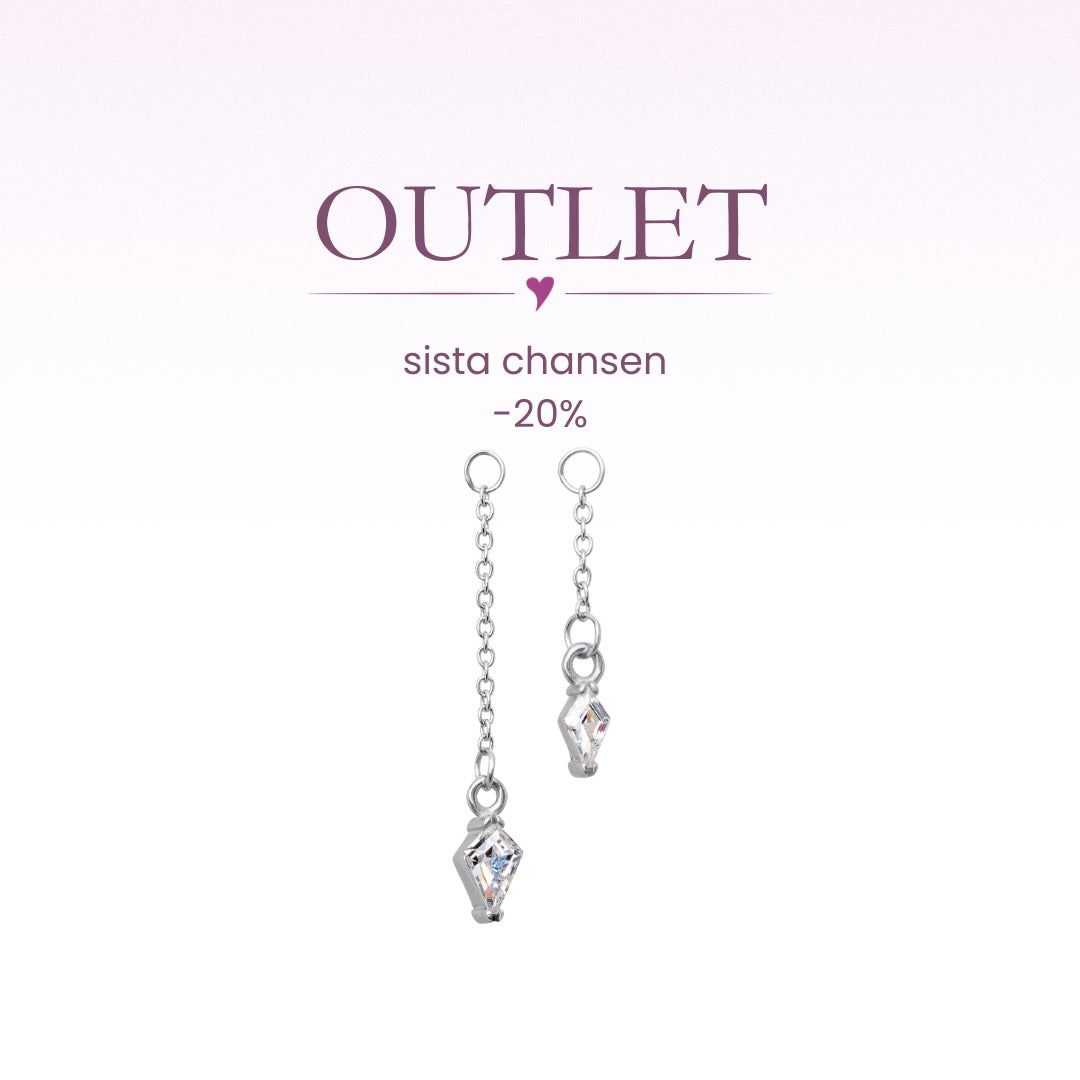 Snälla Alice outlet-kampanj med 20 procents rabatt som visar hängen av modellen fairytale titanium i mix and match 